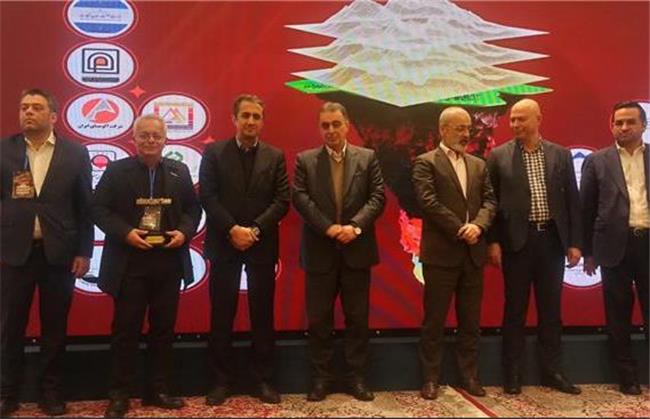 دریافت تندیس برتر در سومین کنفرانس تخصصی استیل پرایس توسط شرکت آلومینای ایران