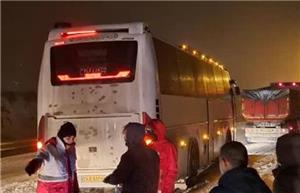 امدادرسانی هلال‌احمر خراسان شمالی به بیش از ۷۶۰ خودروی گرفتار در برف و کولاک